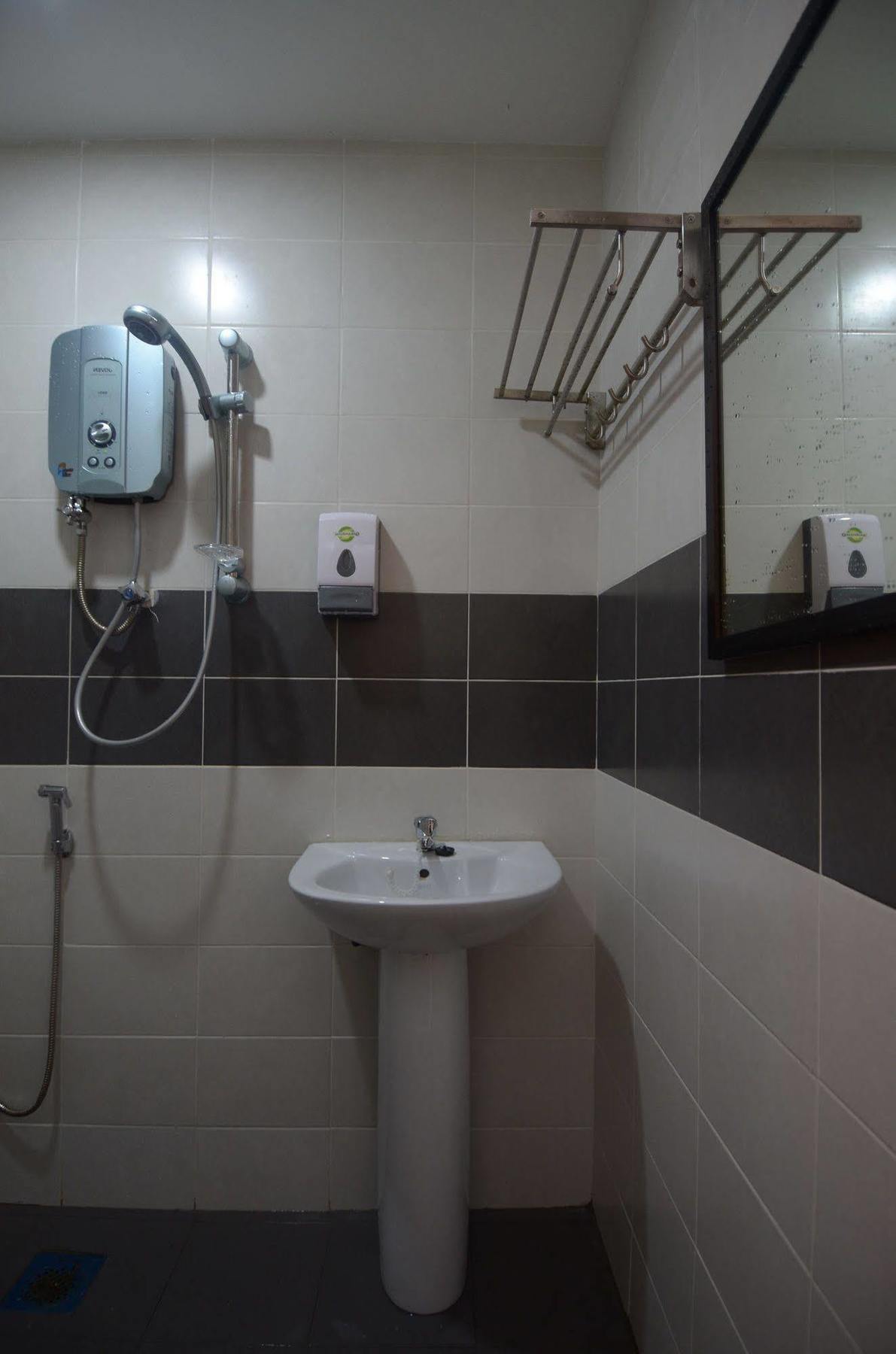 Kuok Pin Hotel Kuching Esterno foto