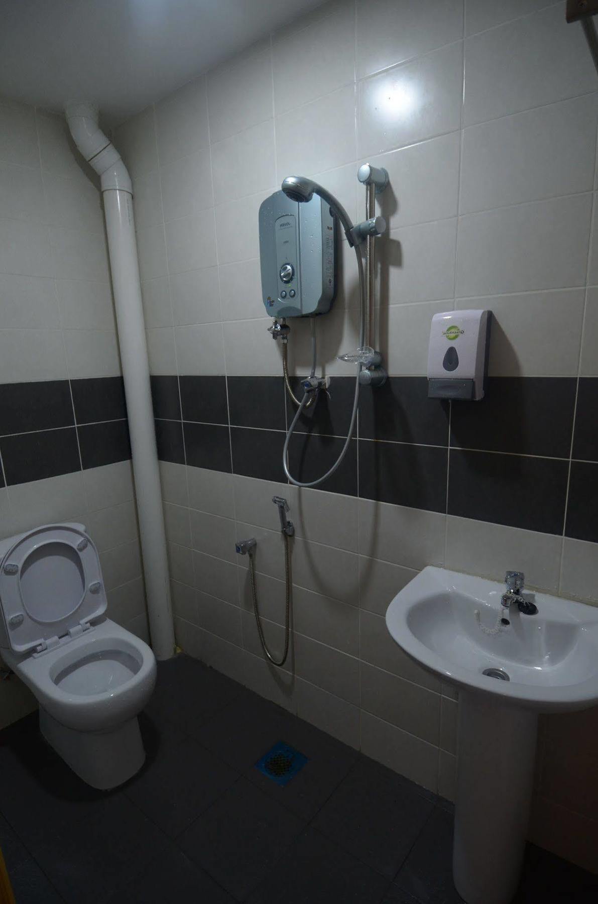 Kuok Pin Hotel Kuching Esterno foto
